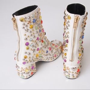 Beautiful superstar Gem boots by Current mood